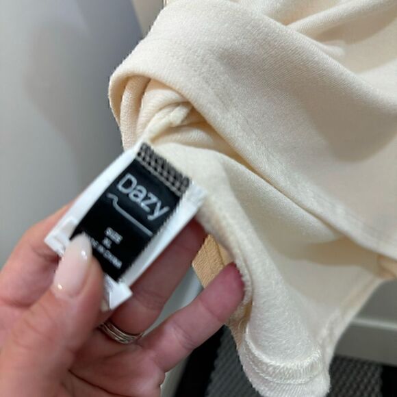 Dazy Cream Sweater Short Sleeve Top Size XL - Picture 3 of 5